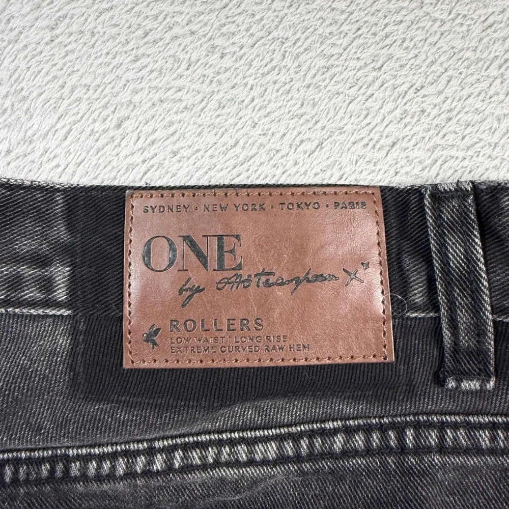 One Teaspoon Rollers Denim Shorts Women 26 Black Distressed Frayed‎ Raw Hem